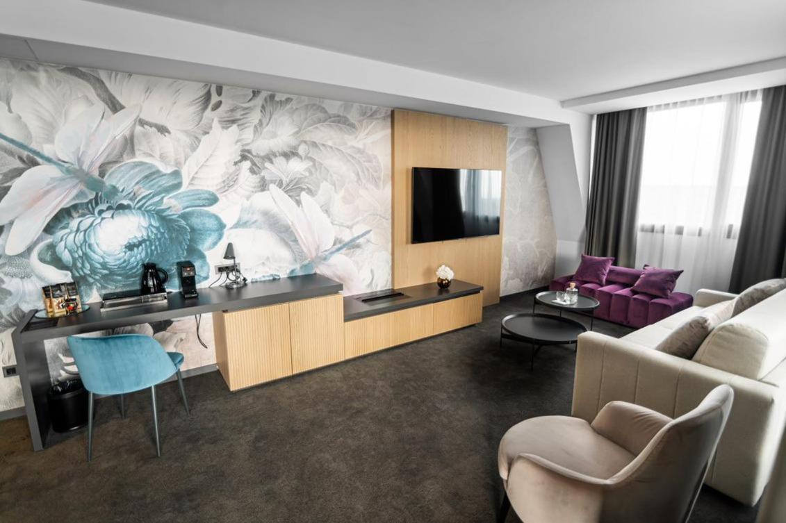 Elegans Hotel Brdo Крань Екстер'єр фото