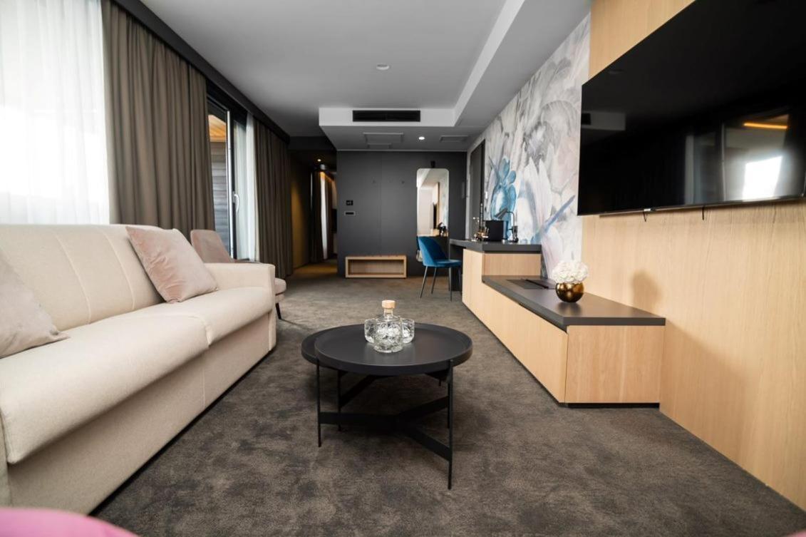 Elegans Hotel Brdo Крань Екстер'єр фото